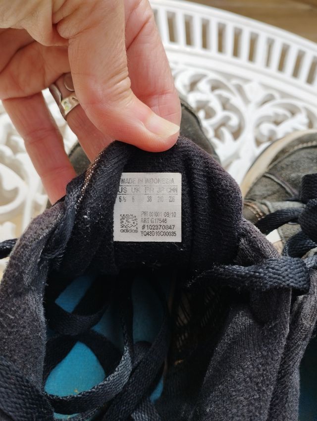 Zapatillas Adidas talla 38 modelo vintage.