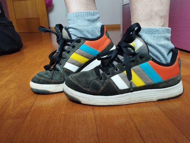 Zapatillas Adidas talla 38 modelo vintage.