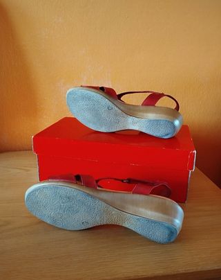 Sandalias rojas