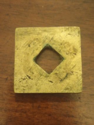 Ponderal antiguo cuadrado