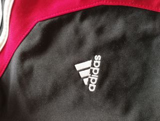 Chaqueta Adidas unisex talla 11-12 años