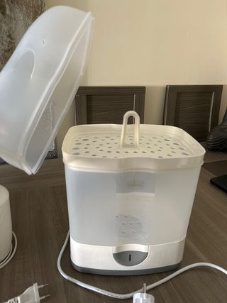 Esterilizador y Calien biberones y potitos marca Chicco