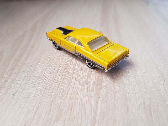 Hot Wheels Mercedes 560 SEC AMG