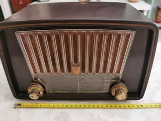 Antigua radio Philips modelo BX335U
