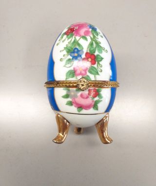 Uovo in porcellana