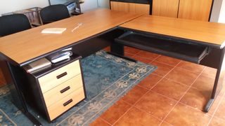 DESPACHO OFICINA 2 ARMARIOS, 2 MESAS, 3 SILLAS