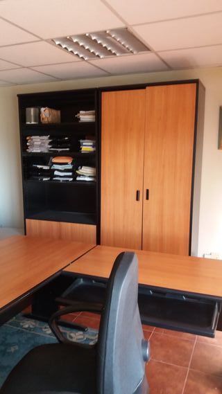 DESPACHO OFICINA 2 ARMARIOS, 2 MESAS, 3 SILLAS