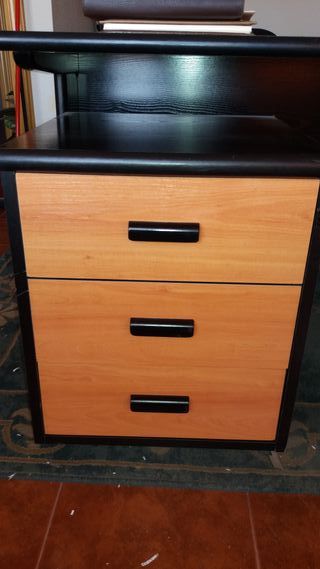 DESPACHO OFICINA 2 ARMARIOS, 2 MESAS, 3 SILLAS