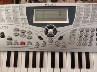 Tastiera Medeli modello mc37A 49 tasti. 