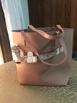 Bolso Michael Kors en color rosa empolvado