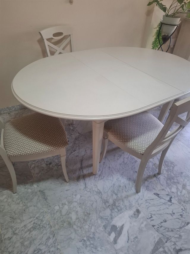 Conjunto mesa y sillas
