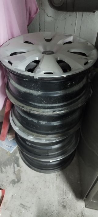 Llanta coche Ford 16 pulgadas