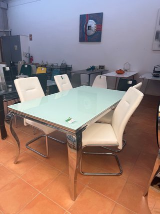 MESA PARA COMEDOR ESTILO VANGUARDIA CON 4 SILLAS