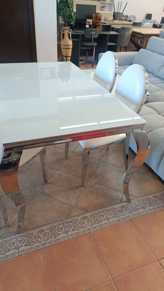 MESA DE LUJO Y BARATA SILLAS A JUEGO (LEE DESCRIP)