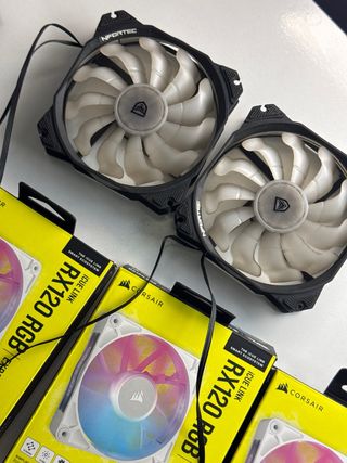 Ventiladores rx120 RGB corsair x3 + 2 nfortech
