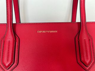 Bolso rojo de Emporio Armani