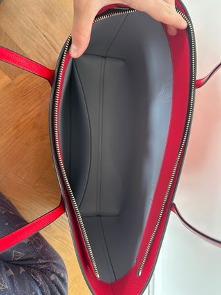 Bolso rojo de Emporio Armani
