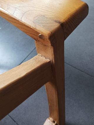 Sillas de madera maciza hechas a mano