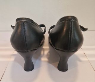 Zapatos negros muy comómodos