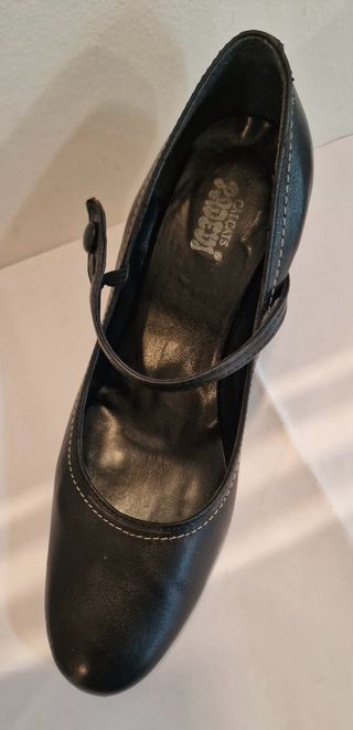 Zapatos negros muy comómodos