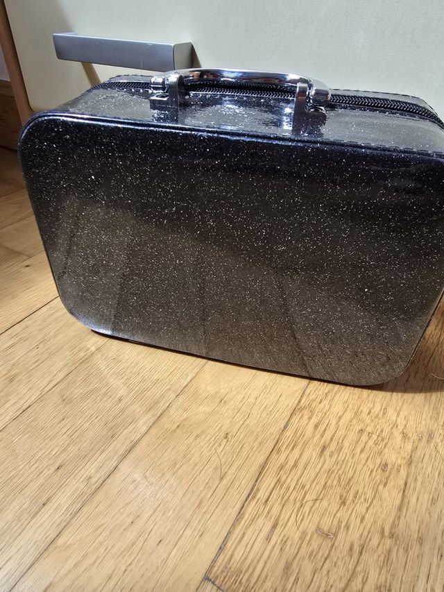 MALETÍN DE MAQUILLAJE.NUEVO SIN ESTRENAR. 24,70 EU