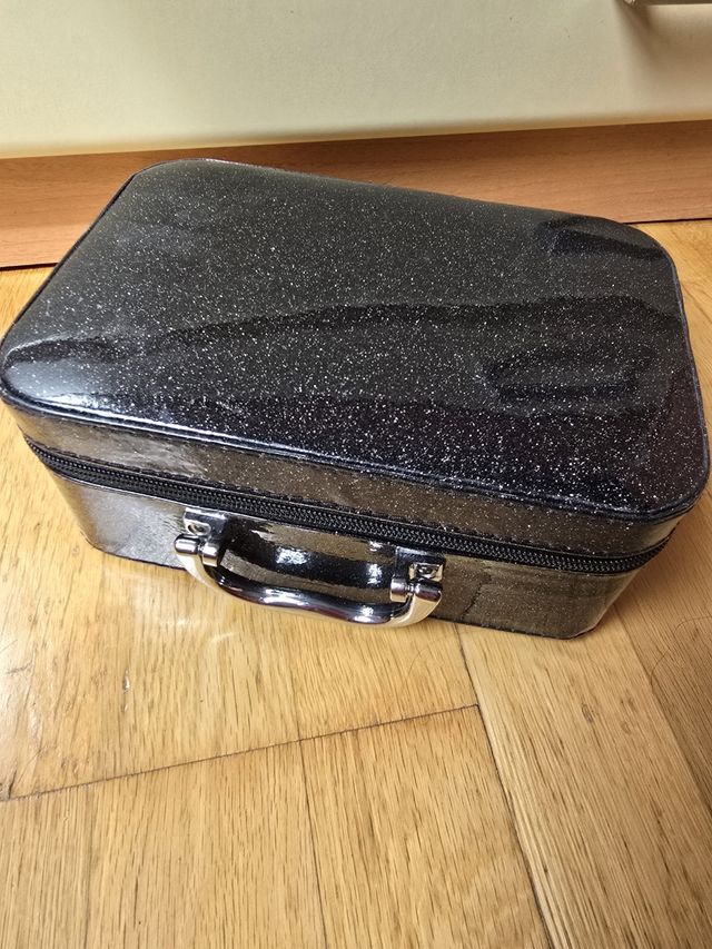 MALETÍN DE MAQUILLAJE.NUEVO SIN ESTRENAR. 24,70 EU