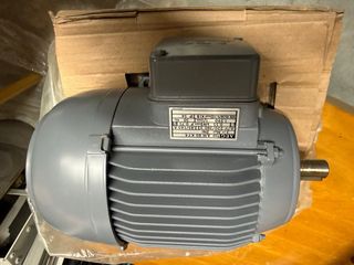 Motor trifasico AEG nuevo