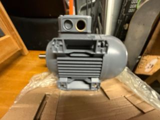 Motor trifasico AEG nuevo