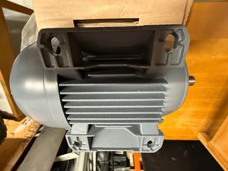 Motor trifasico AEG nuevo