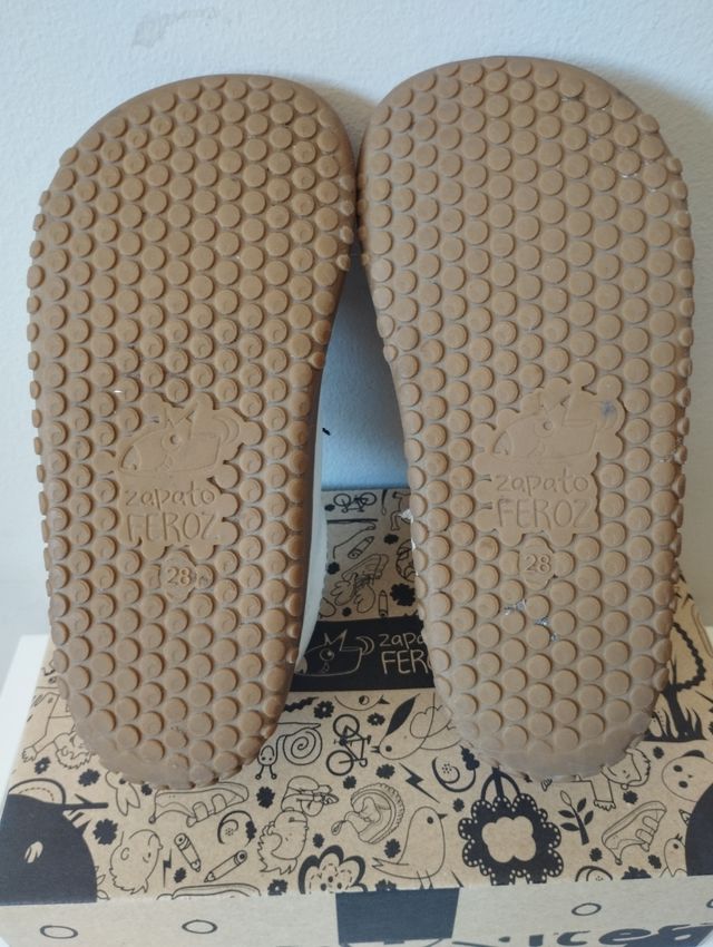 Zapato Feroz Comic Azul. Talla 28.