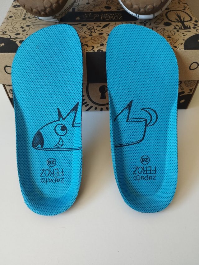 Zapato Feroz Comic Azul. Talla 28.