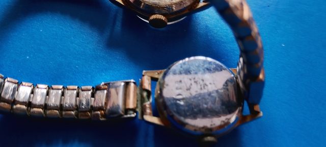 Due vecchi Orologi da donna A molla,