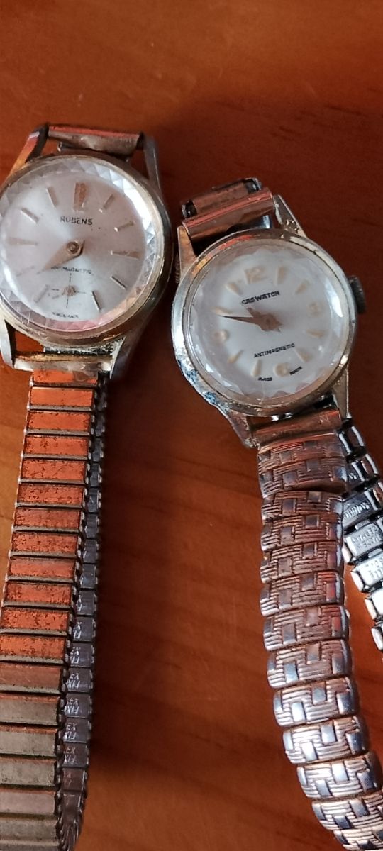 Due vecchi Orologi da donna A molla,