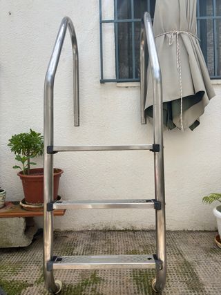 Escalera de aluminio para piscina