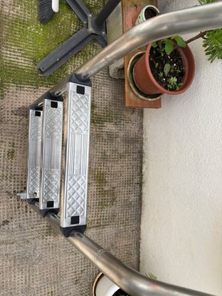 Escalera de aluminio para piscina