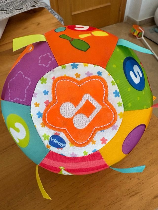 Pelota interactiva con sonidos y canciones