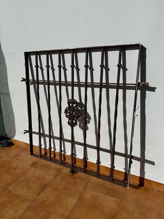 Rejas de hierro macizo. 
