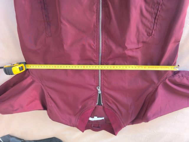 Cazadora bomber color burdeos