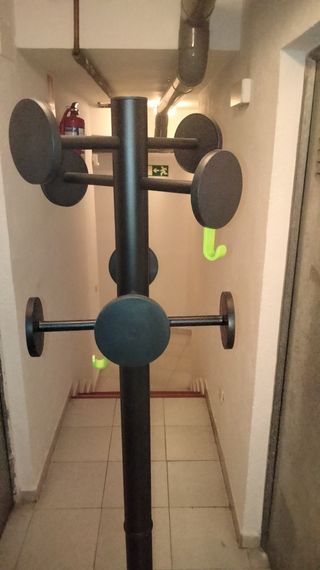 Perchero de pie,marca Alba.