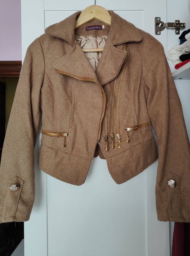 Chaqueta camel estilo biker