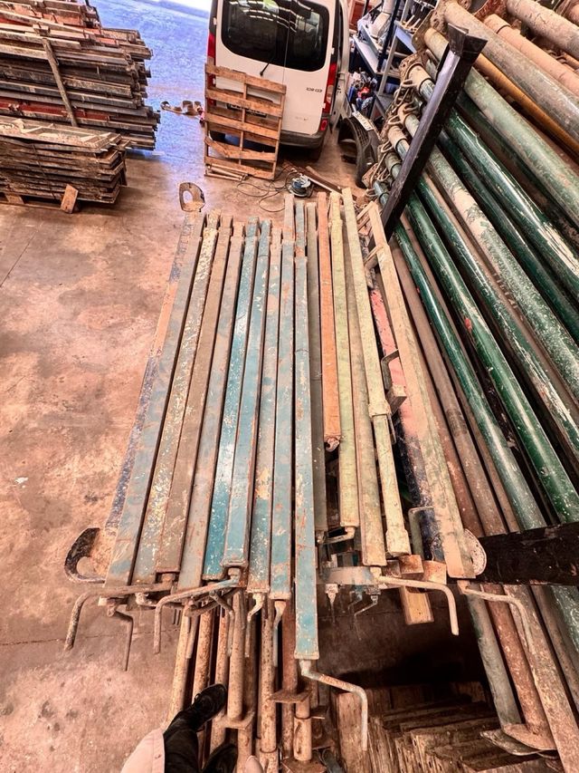 Sargento de obra  y barandillas