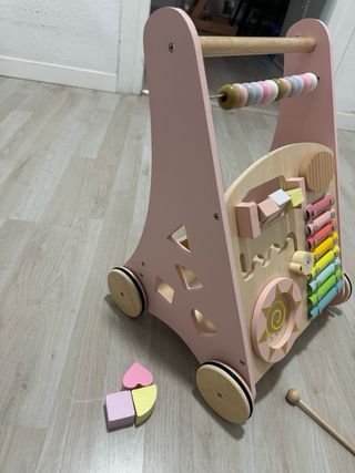 Andador de bebé de madera montessori