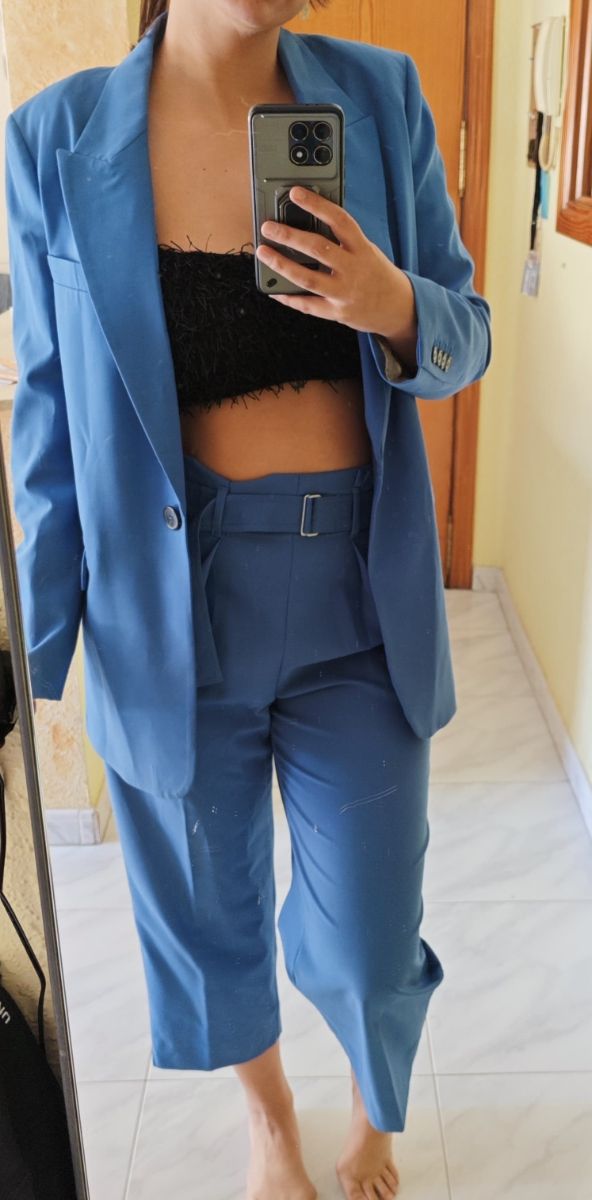 Traje invitada azul