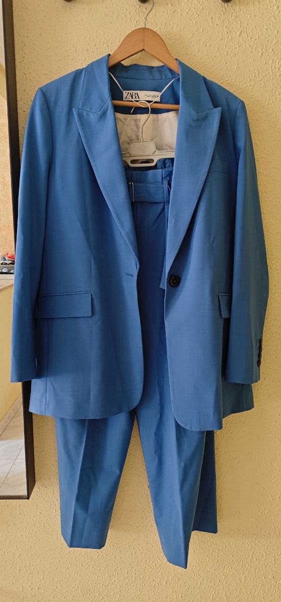 Traje invitada azul
