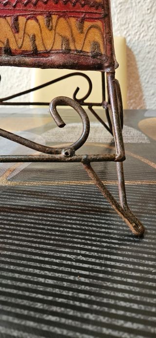 Lampara de pie,es de piel autentica.