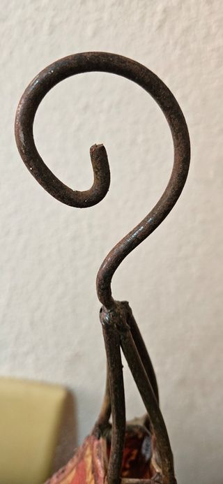 Lampara de pie,es de piel autentica.