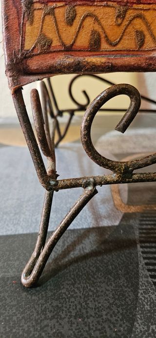 Lampara de pie,es de piel autentica.