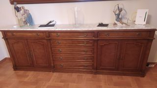 Aparador y espejo