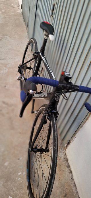 Bicicleta berria de carretera