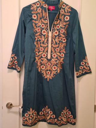 Vestido con bordados estilo oriental talla 40